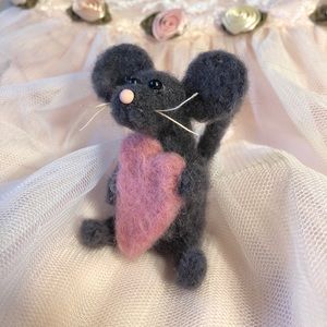 Needle Felted Valentines mouse handmade
